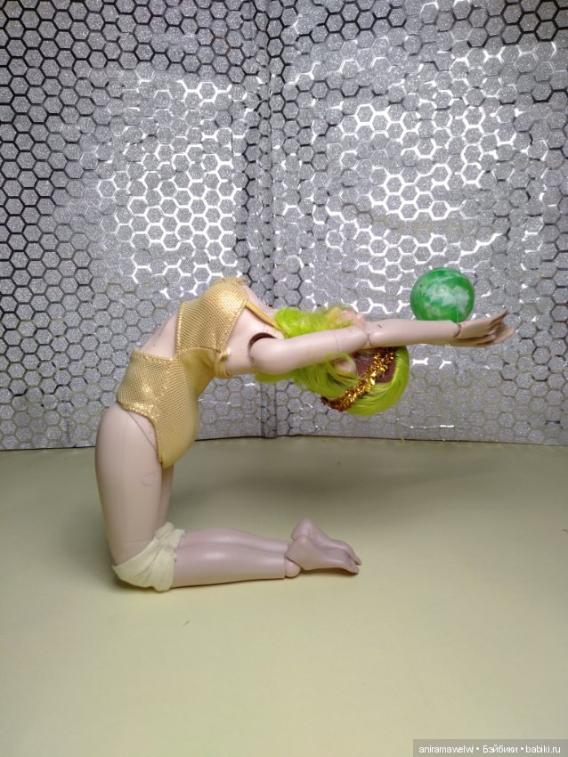 Чудеса гибкости Нэз. Художественная гимнастика с мячиком