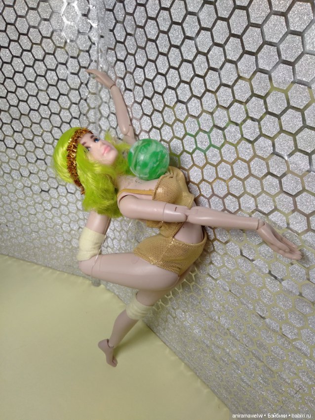 Чудеса гибкости Нэз. Художественная гимнастика с мячиком