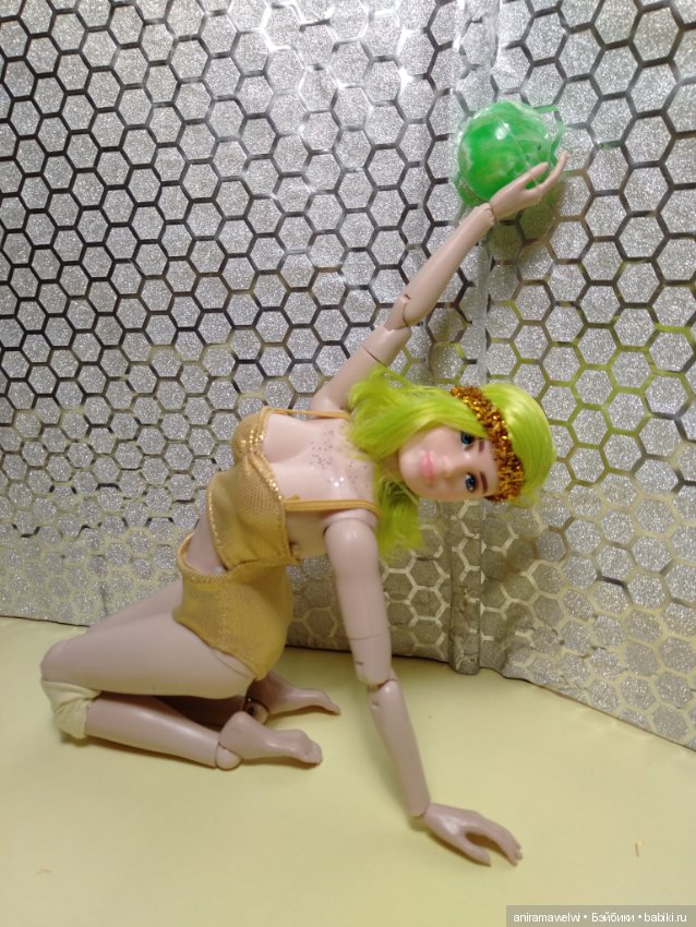 Чудеса гибкости Нэз. Художественная гимнастика с мячиком