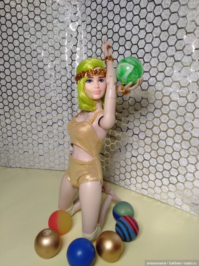 Чудеса гибкости Нэз. Художественная гимнастика с мячиком (фото 9)