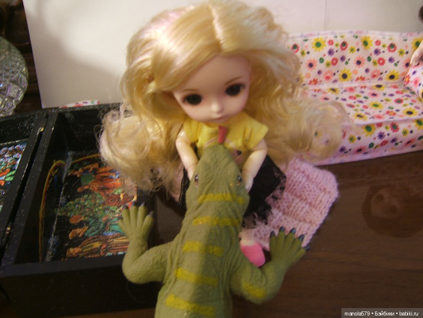 Три девицы вечерком замечтались о своём. Сказочка