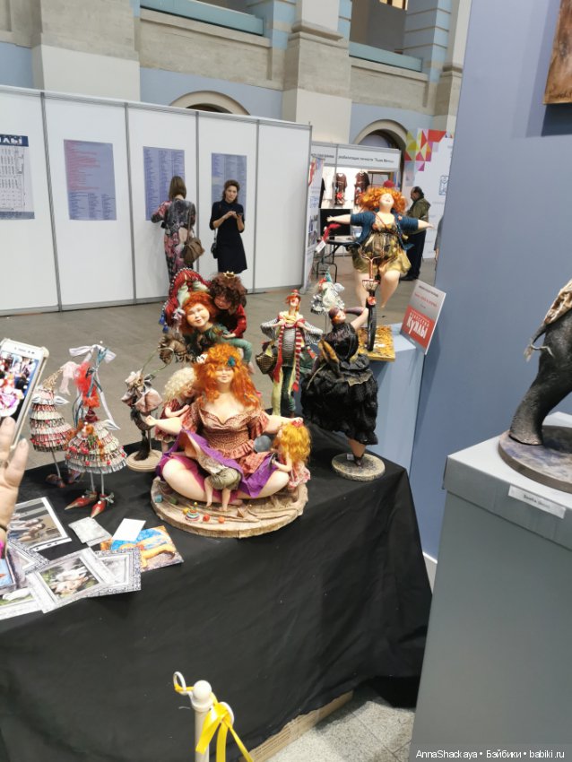 Небольшой кусочек выставки из гостинного двора (фото 5)