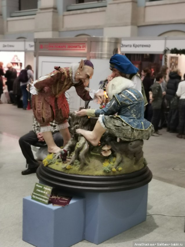 Небольшой кусочек выставки из гостинного двора (фото 8)