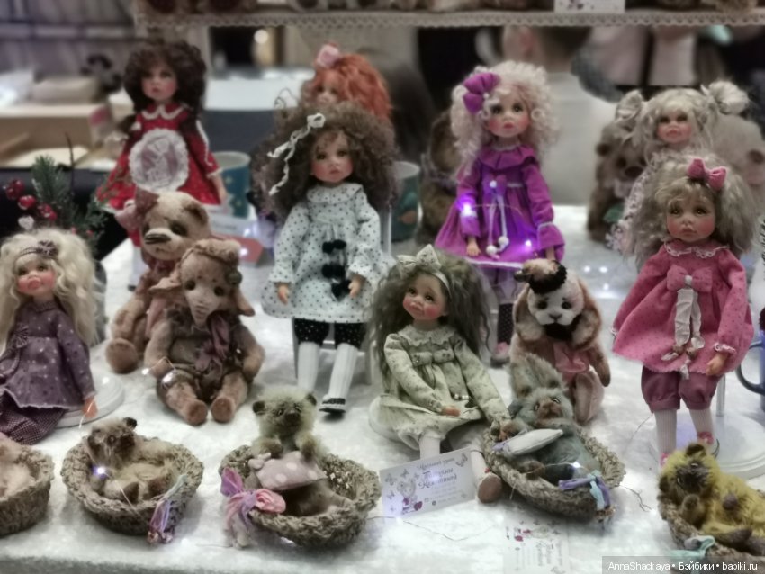 Небольшой кусочек выставки из гостинного двора