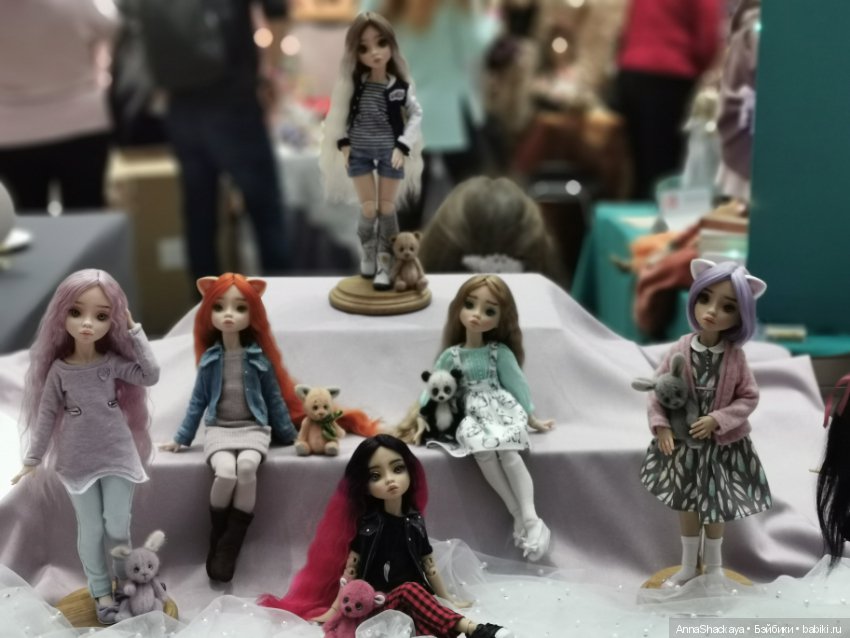 Небольшой кусочек выставки из гостинного двора (фото 9)