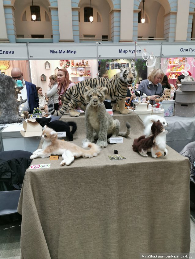 Небольшой кусочек выставки из гостинного двора