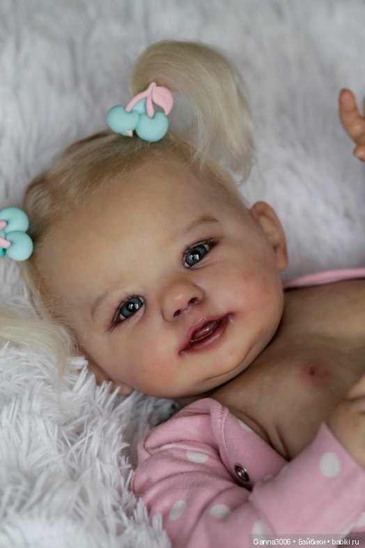 Прототип Abigail Smiling by Laura Tuzio Ross