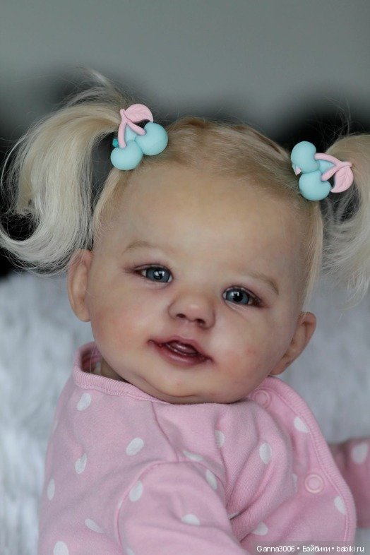 Прототип Abigail Smiling by Laura Tuzio Ross