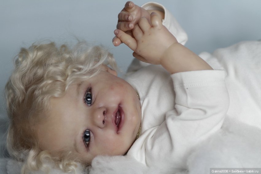 Прототип Abigail Smiling by Laura Tuzio Ross