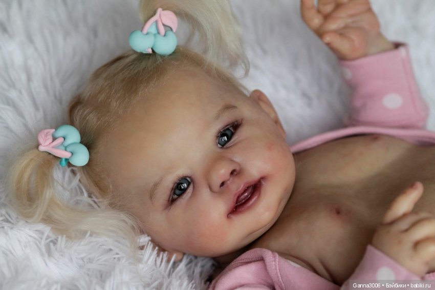 Прототип Abigail Smiling by Laura Tuzio Ross