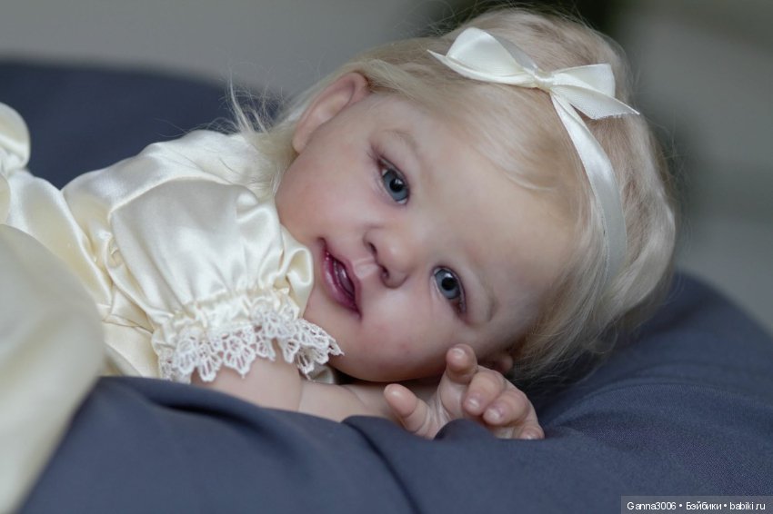 Прототип Abigail Smiling by Laura Tuzio Ross