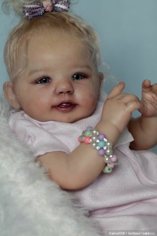 Прототип Abigail Smiling by Laura Tuzio Ross