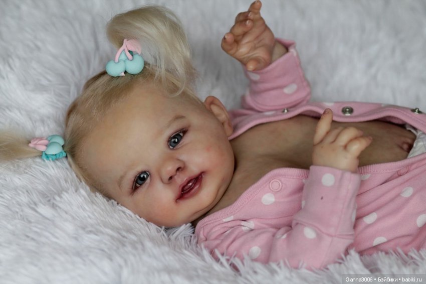 Прототип Abigail Smiling by Laura Tuzio Ross