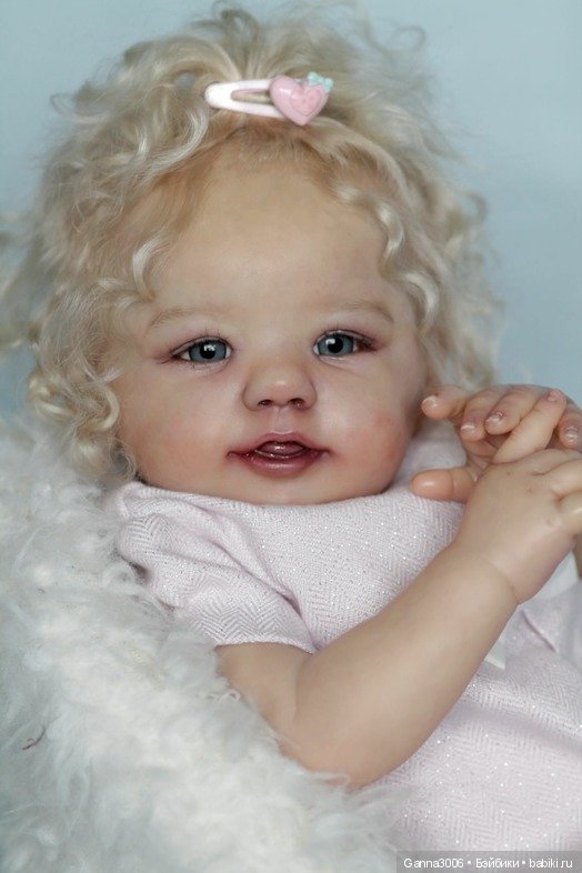 Прототип Abigail Smiling by Laura Tuzio Ross