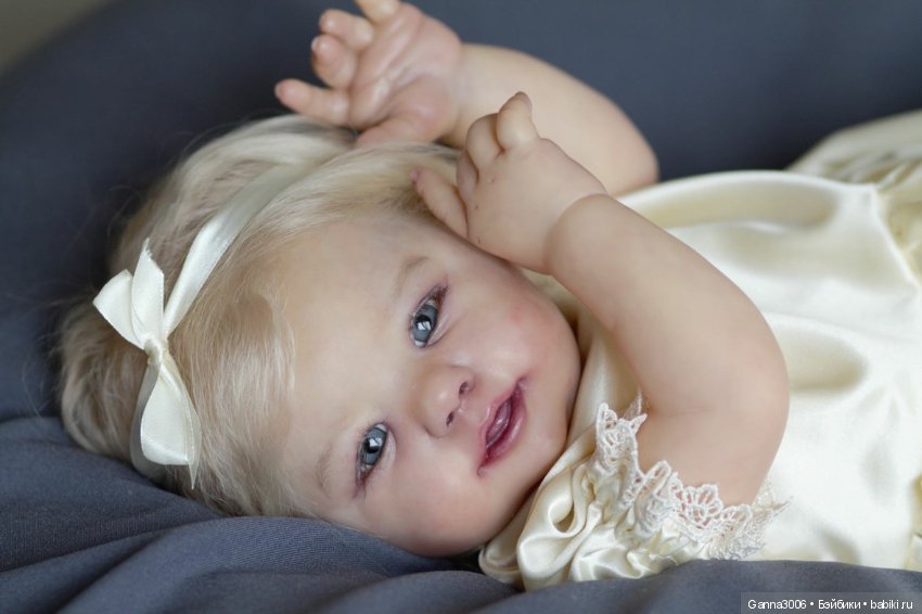 Прототип Abigail Smiling by Laura Tuzio Ross