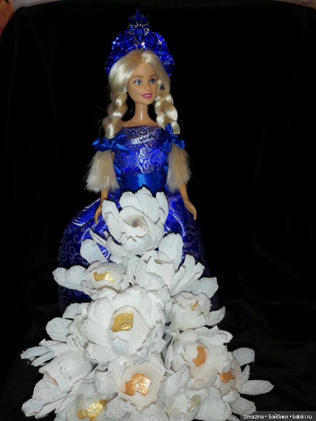 Конфетная Барби-Снегурочка (фото 6)