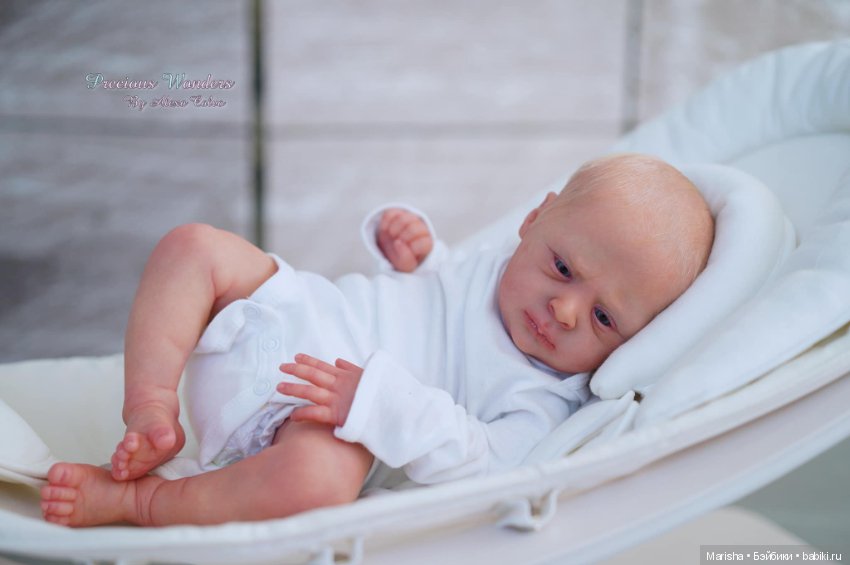 Jayden awake скульптора Natalie Scholl, автор прототипа Alexa Calvo