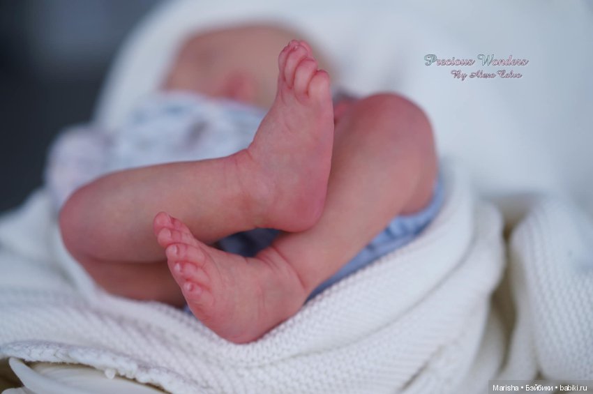 Jayden awake скульптора Natalie Scholl, автор прототипа Alexa Calvo