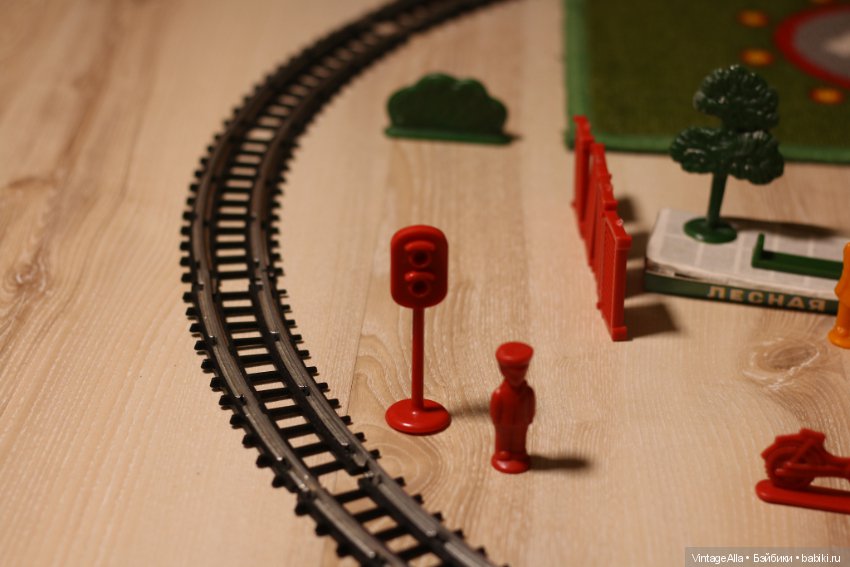 Железная дорога — Игрушки СССР и советского детства: резиновые (фото 3)
