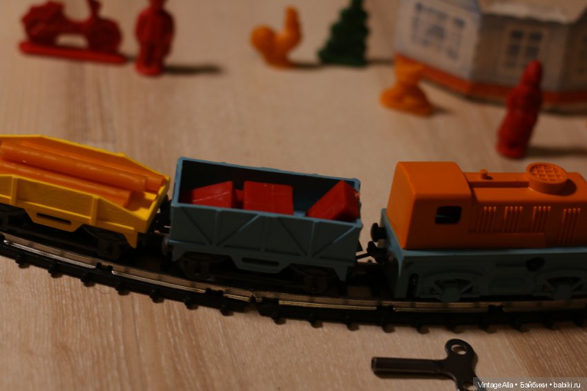 Железная дорога — Игрушки СССР и советского детства: резиновые (фото 9)