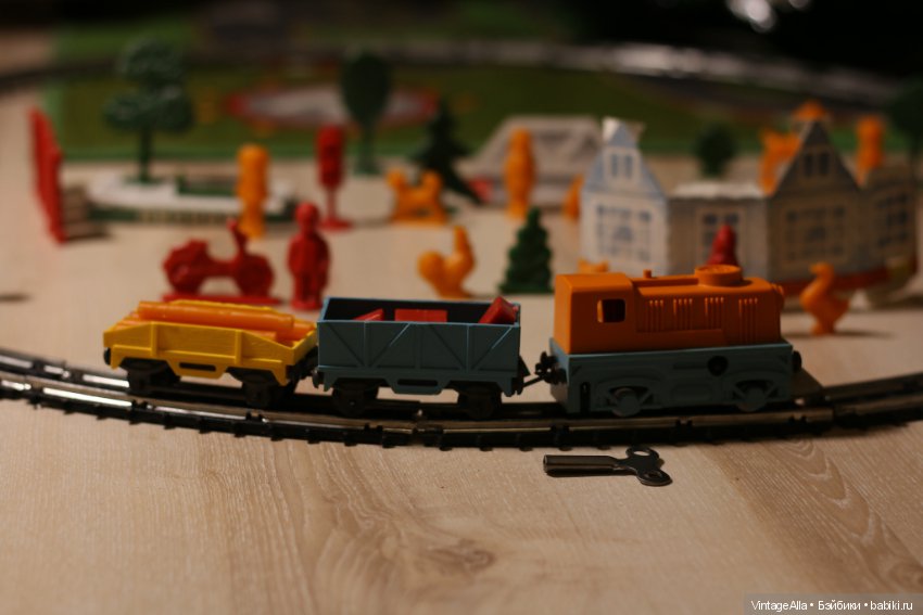 Железная дорога — Игрушки СССР и советского детства: резиновые (фото 2)