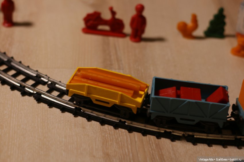 Железная дорога — Игрушки СССР и советского детства: резиновые (фото 8)