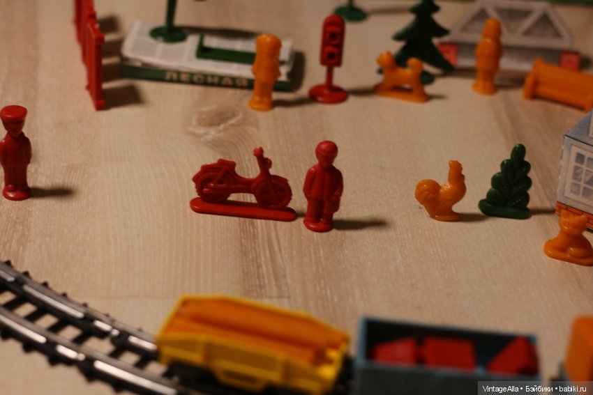 Железная дорога — Игрушки СССР и советского детства: резиновые (фото 7)