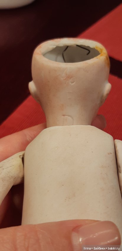 Подскажите, пожалуйста, как правильно установить голову кукле (фото 2)