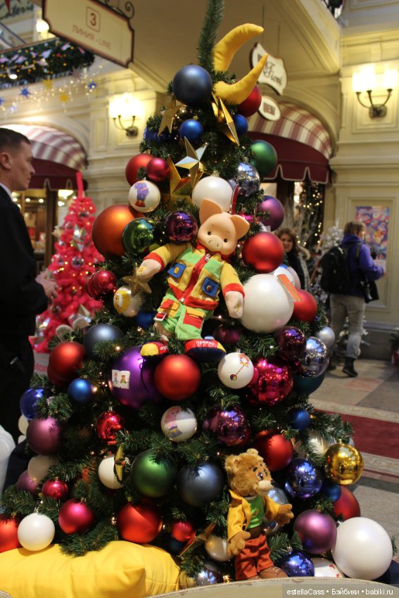 Парад ГУМовских елок — Новый год и Рождество: праздничные фото кукол (фото 6)
