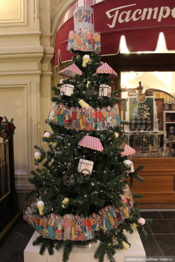Парад ГУМовских елок — Новый год и Рождество: праздничные фото кукол