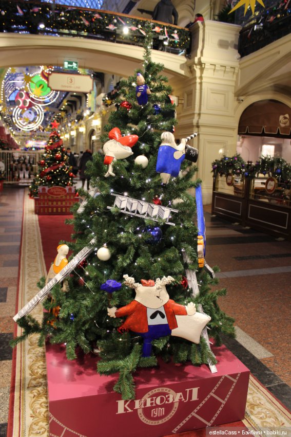 Парад ГУМовских елок — Новый год и Рождество: праздничные фото кукол