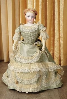 Модные куклы. Фасоны платья