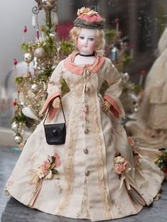 Модные куклы. Фасоны платья