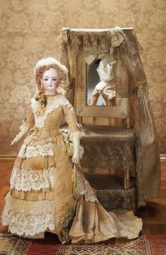 Модные куклы. Фасоны платья