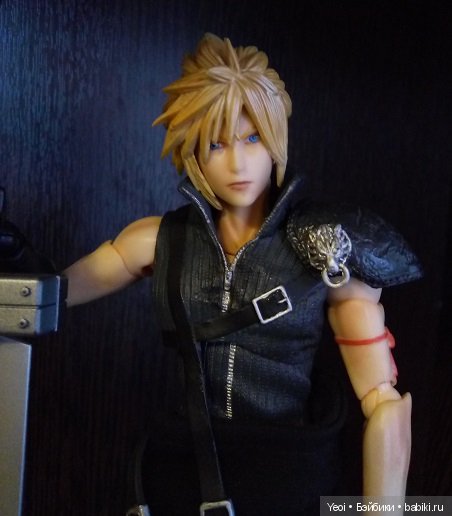 Фото фигурки Клауда Страйфа ("Последняя фантазия 7") с мечами (фото 8)