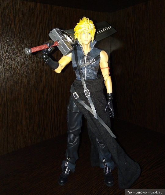 Фото фигурки Клауда Страйфа ("Последняя фантазия 7") с мечами (фото 3)