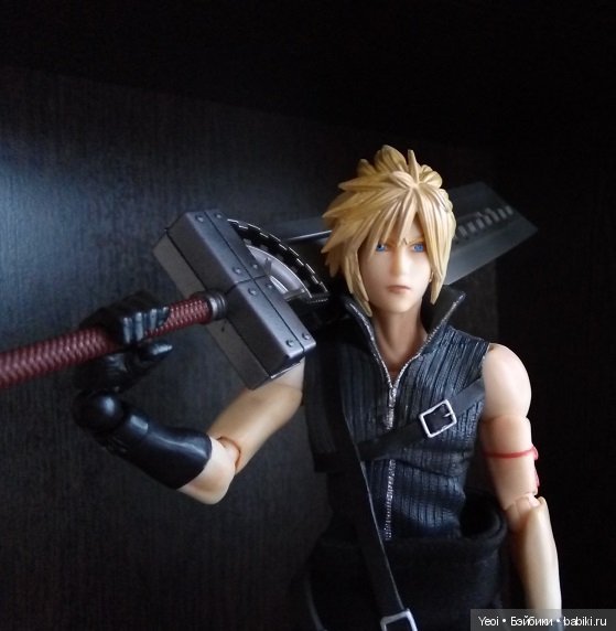 Фото фигурки Клауда Страйфа ("Последняя фантазия 7") с мечами (фото 2)