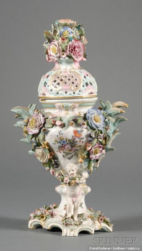 И конечно вазы! Какой же дом без них!? Антикварные шедевры