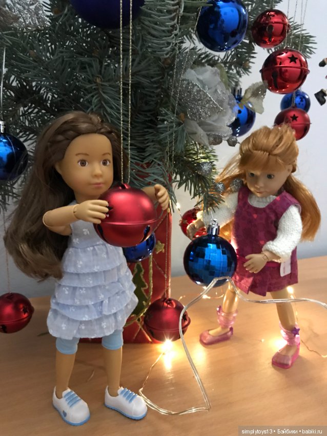 Как малышня елку наряжала