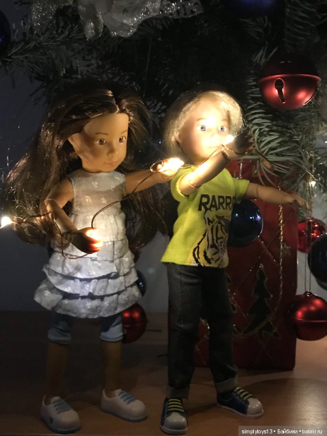 Как малышня елку наряжала