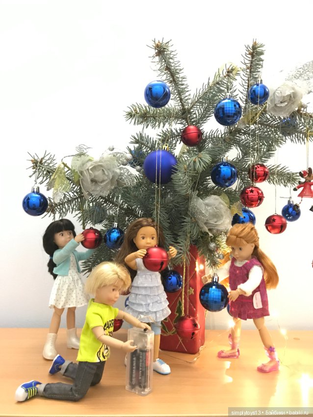 Как малышня елку наряжала