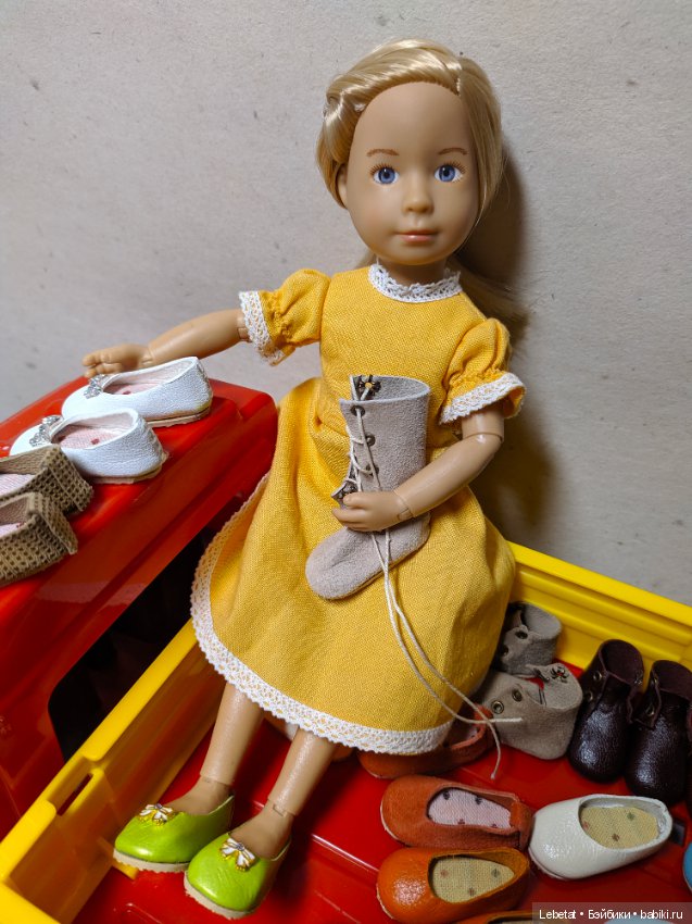 Вера и грузовичок обуви — Куклы Kathe Kruse (Кате/Кэте Крузе): фото (фото 2)
