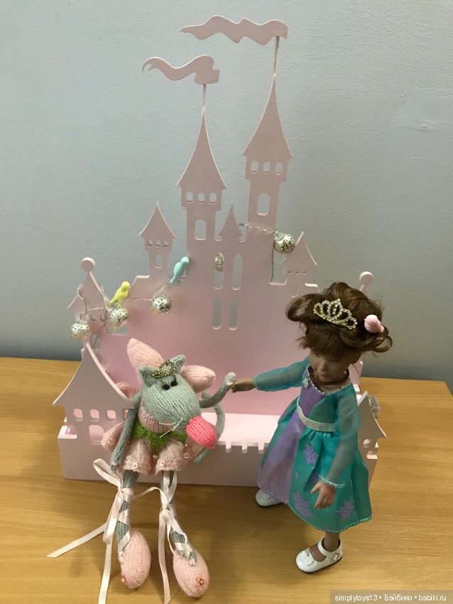 Орешек и ее волшебные птички несут волшебство в каждый дом