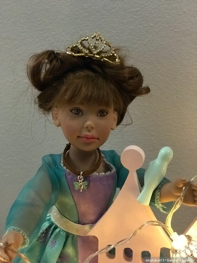 Орешек и ее волшебные птички несут волшебство в каждый дом