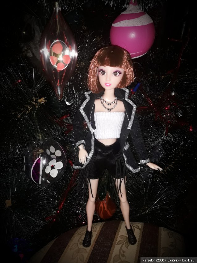 Черно-белая и в серебре, но... не Крыса, или Девочка из коробки (фото 10)