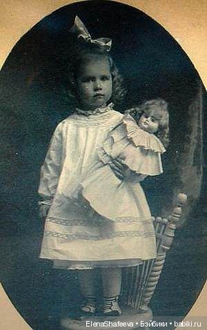 Как хочется заглянуть в прошлое своих антикварных кукол.....А Вам