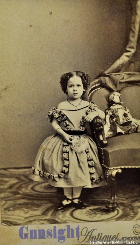 Как хочется заглянуть в прошлое своих антикварных кукол.....А Вам