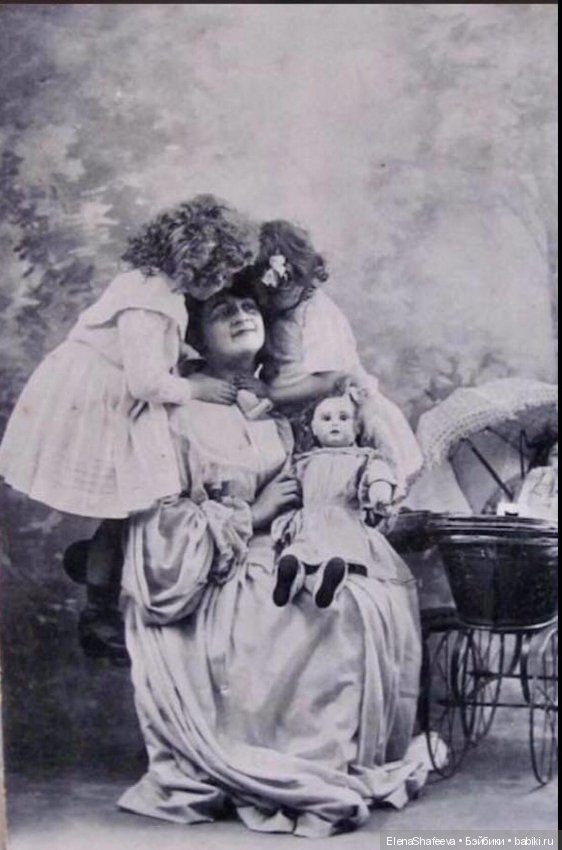 Как хочется заглянуть в прошлое своих антикварных кукол.....А Вам