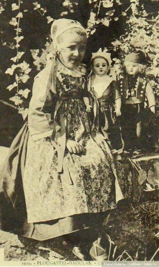 Как хочется заглянуть в прошлое своих антикварных кукол.....А Вам