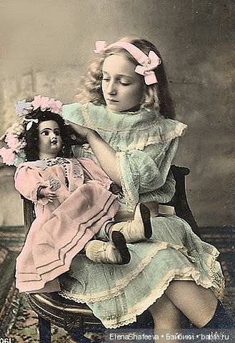 Как хочется заглянуть в прошлое своих антикварных кукол.....А Вам